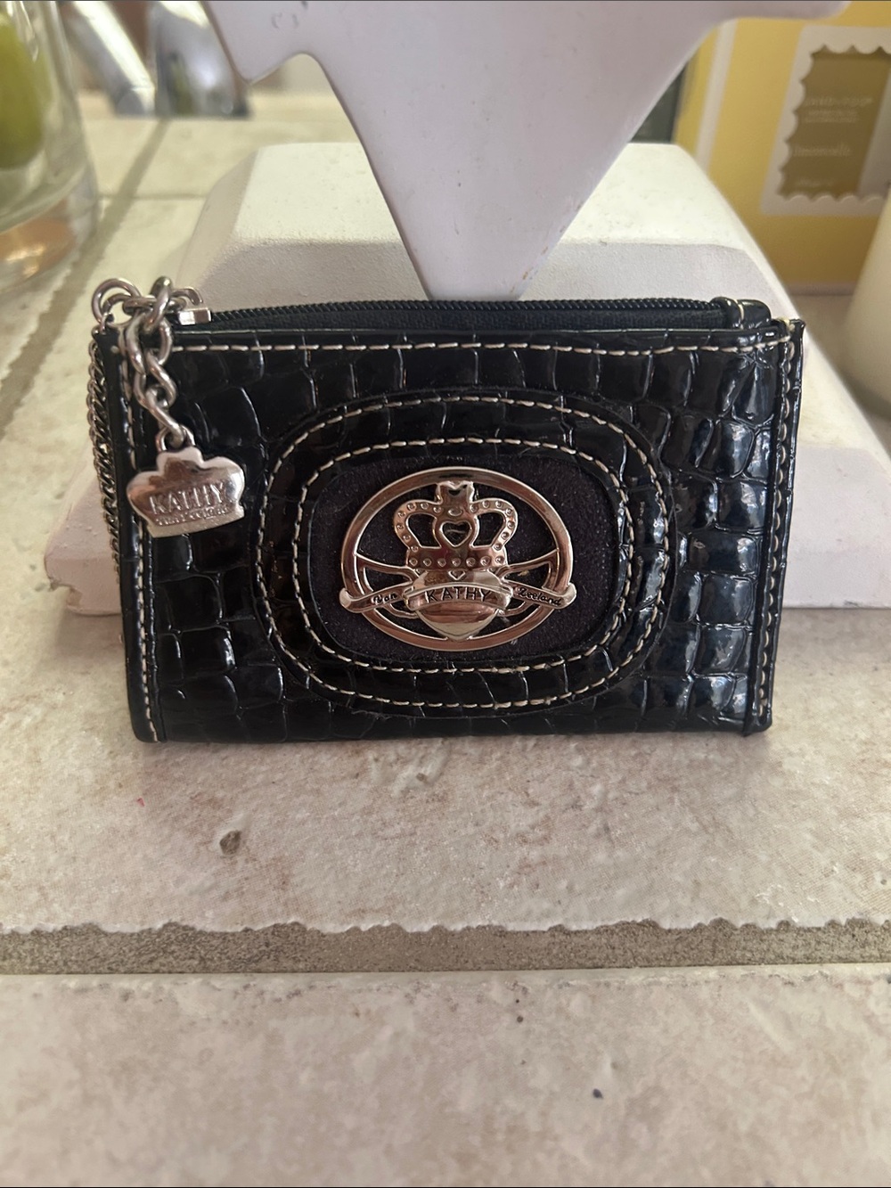 Kathy Van Zeeland Black Croc-Embossed Card Holder with Silver Crest VGUC